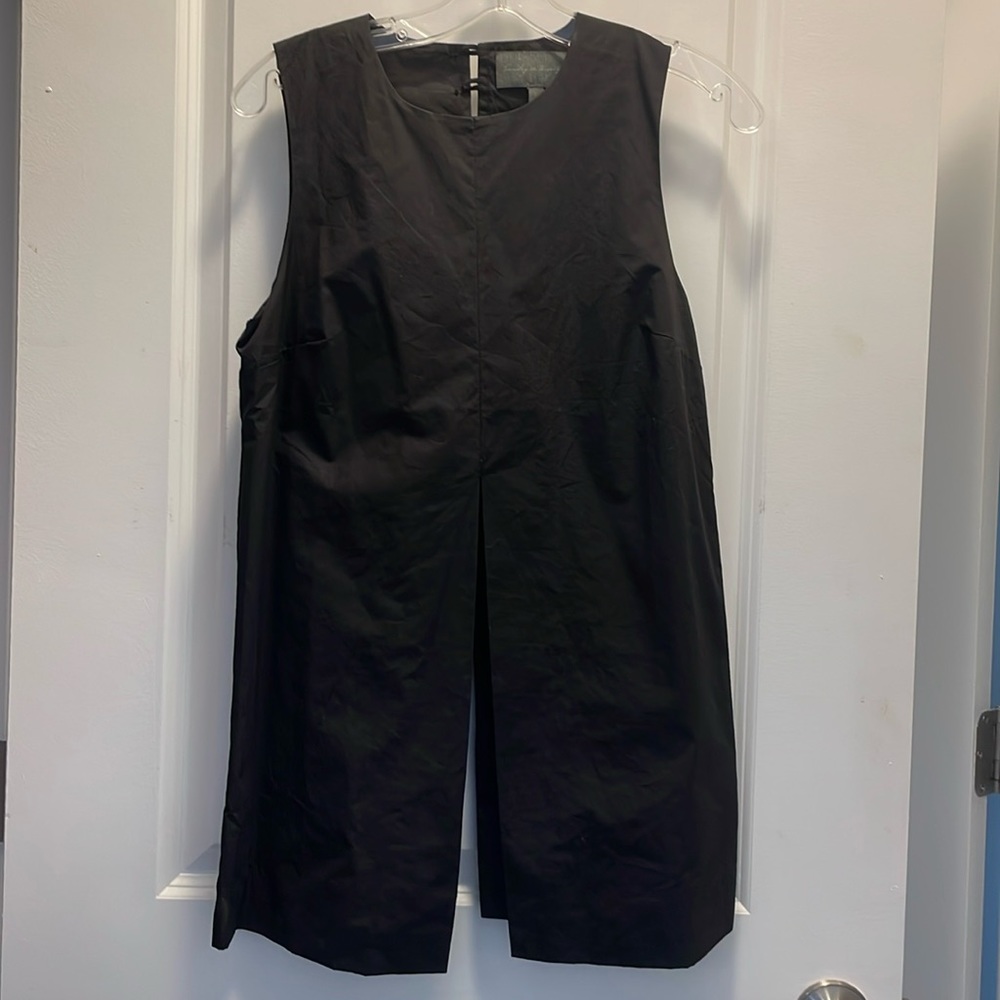 Black pullover vest